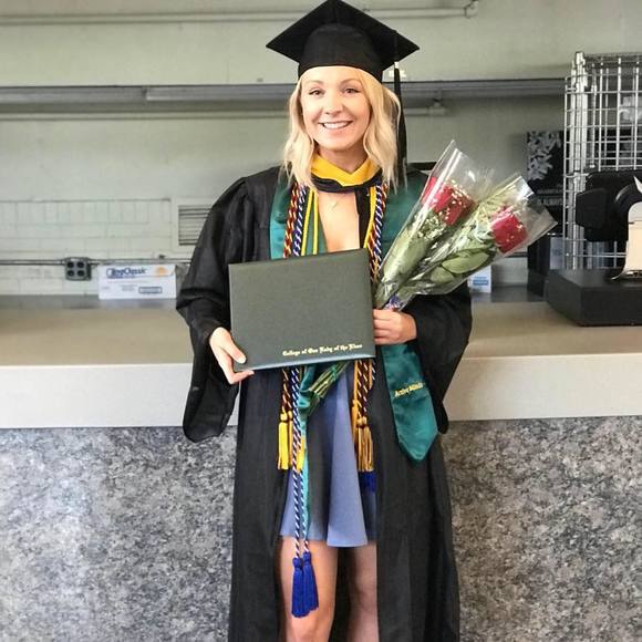 Meet your Posher, Julia - Picture 1 of 1